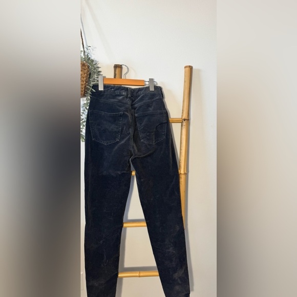 🛍️American Eagle Black Corduroy Jeans - Size 4 - Picture 3 of 5